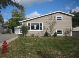 1452 Kings Rd, Carpentersville, IL 60110