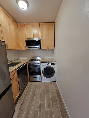 Rented by Avenues Real Estate | media 7