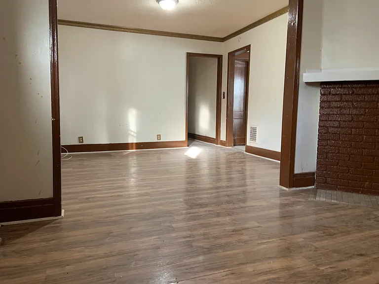 378 E Ferry St #1 — Photo 3