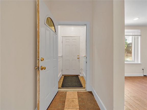 4th image of 340 Ophelia St