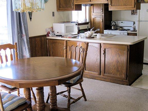 4th image of 8488 Leslie Dr