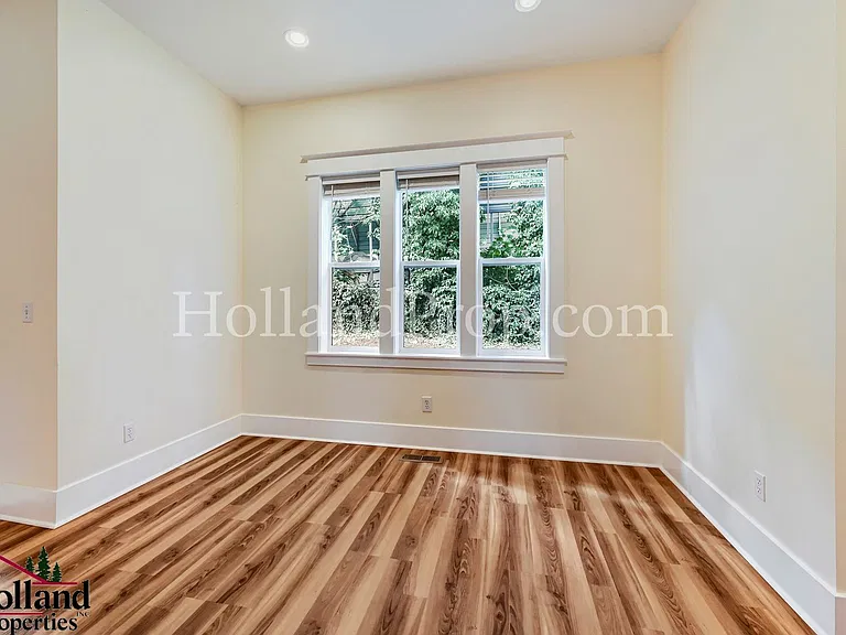 3228 SE Filbert St — Photo 7