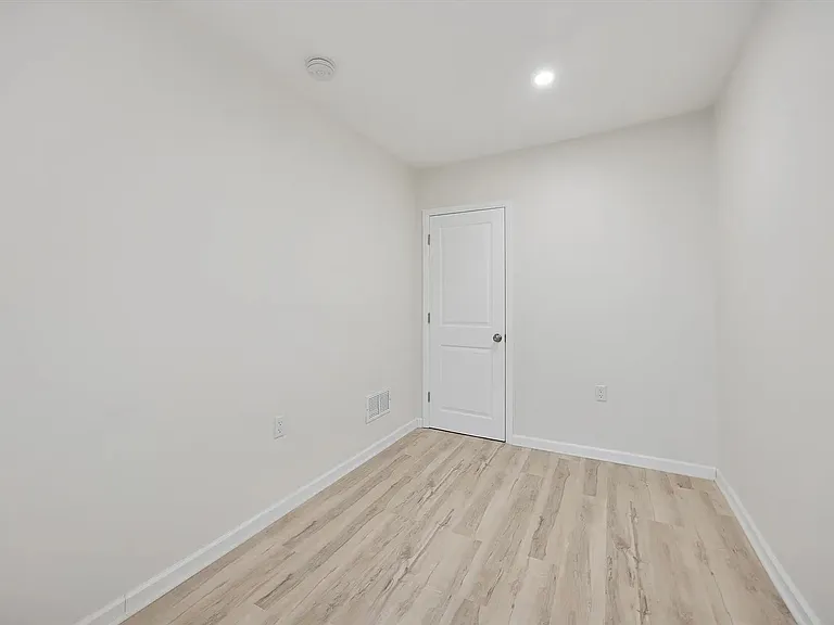 2615 Earp St — Photo 18