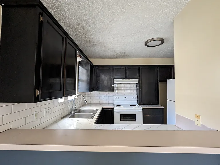 2210 W Elisa Ln — Photo 132