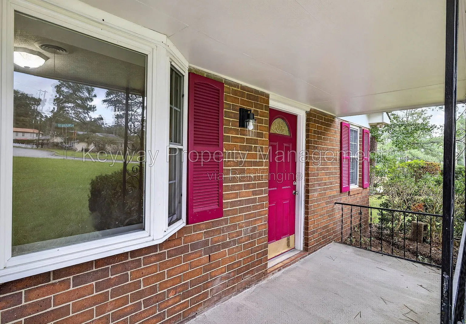 3 bed, 2.0 bath, 1407 sqft, $1,600 — Photo 2