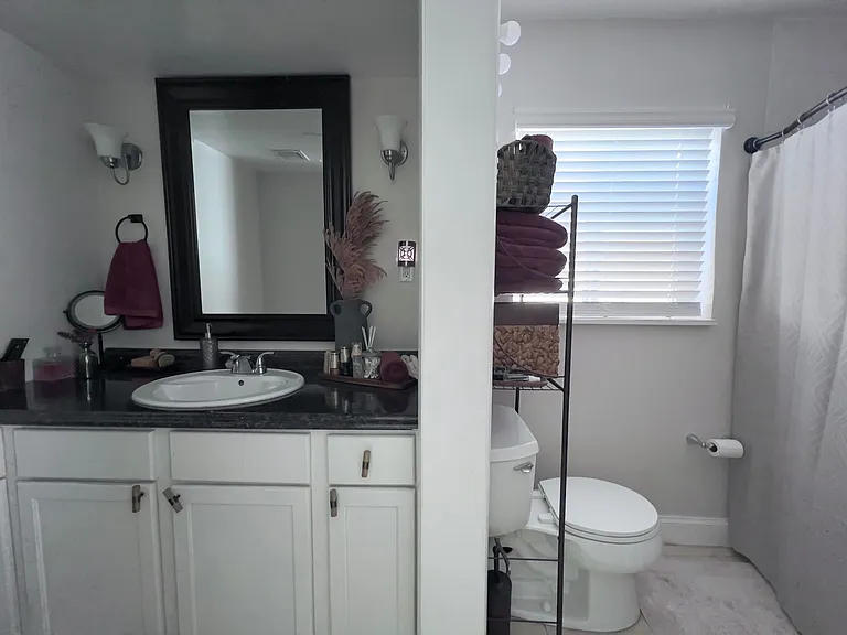 2040 NE 183rd St — Photo 33
