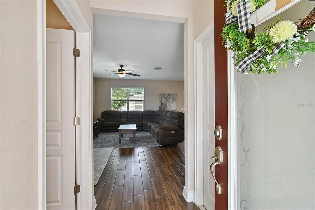 4 bed, 2.5 bath, 1811 sqft, $3,600 — Photo 3