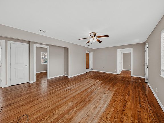 3rd image of 823 W Granite St