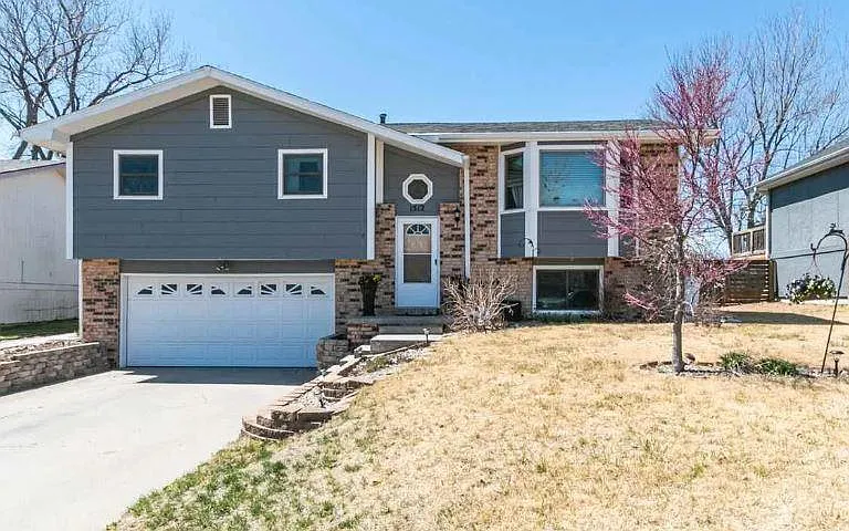 1512 Knollcrest Dr — Photo 1