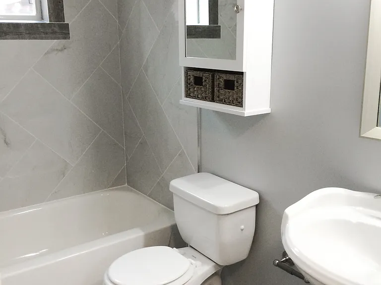 Eastlake Terrace 1 Bedroom Bathroom