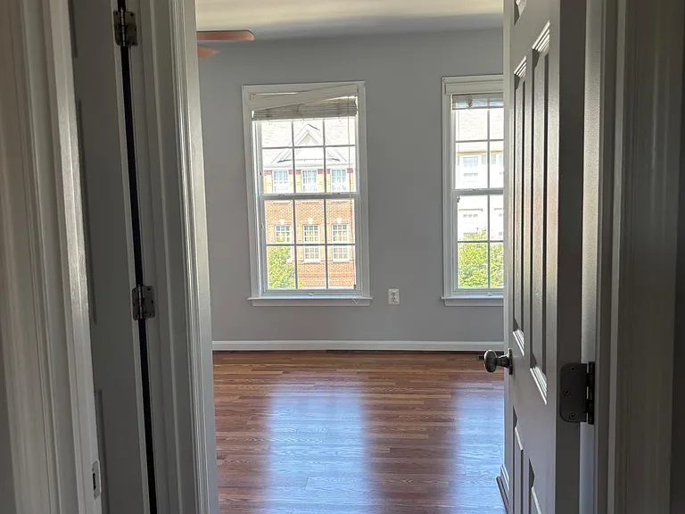 15711 John Diskin Cir — Photo 16