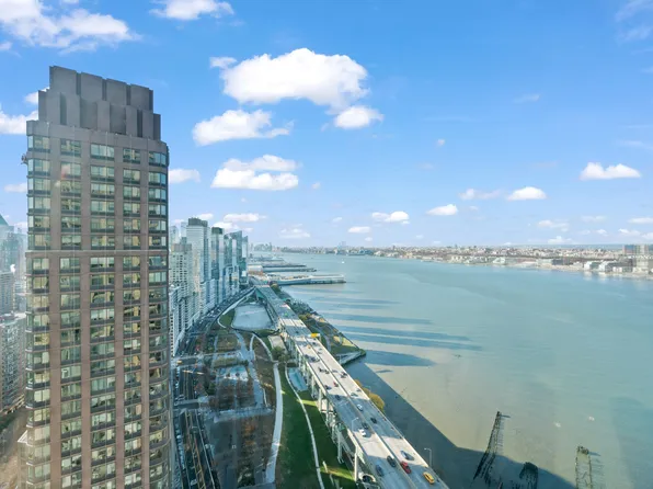 200 Riverside Boulevard image 5 of 29