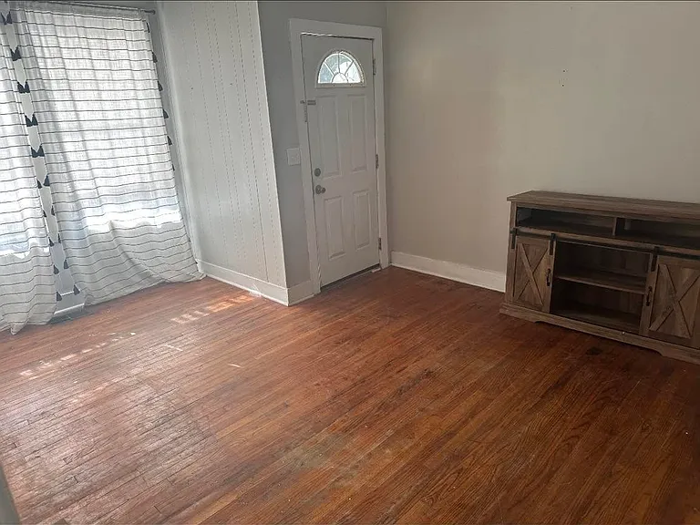 235 S Lafayette St #B — Photo 2