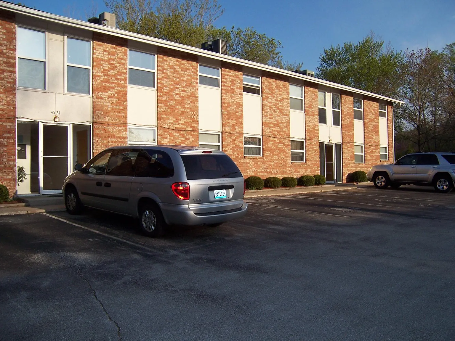 2 bed, 600 sqft, $850 — Photo 1