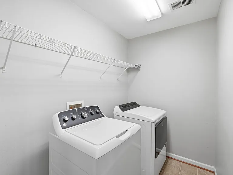 6008 Preswell Ct — Photo 25