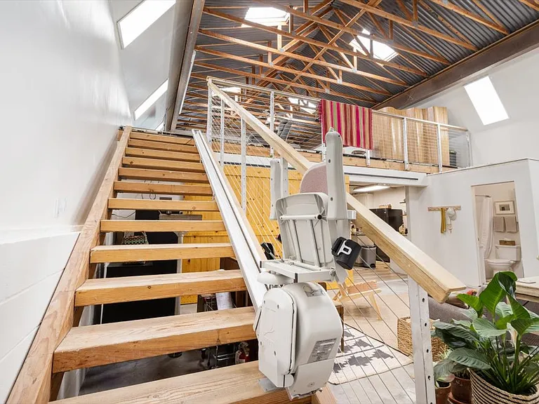 2102 Deerpark Dr — Photo 24