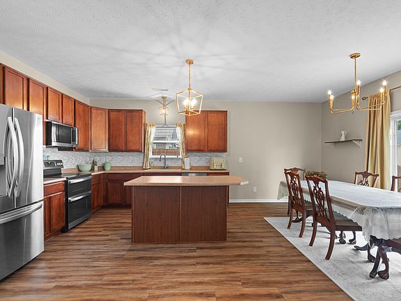 5th image of 1014 Swinton Way