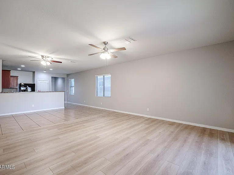 7009 S 78th Dr — Photo 10