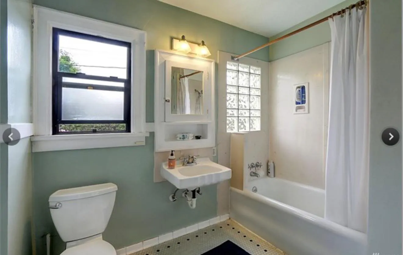 2812 Montlake Blvd E — Photo 4
