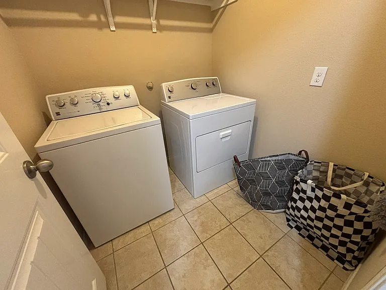 912 Platinum Dr — Photo 7