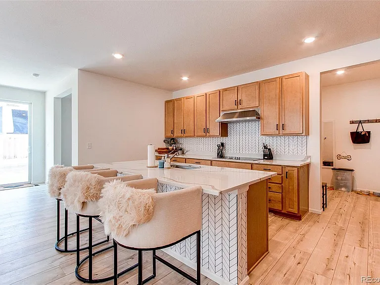 564 Felicity Loop — Photo 10