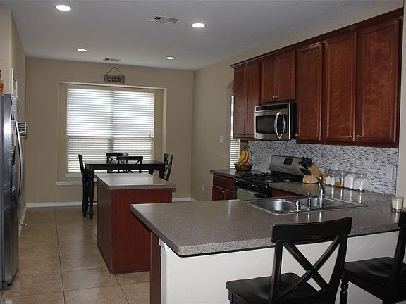 3rd image of 2913 Linden Hill Ln