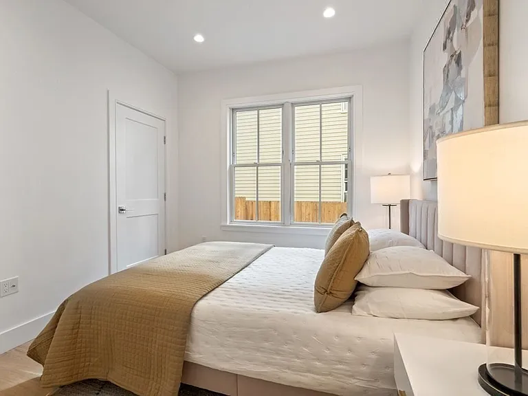 27 Saxton St #1 — Photo 2