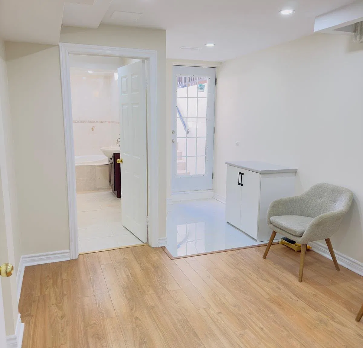 2 bed, $1,900 — Photo 1