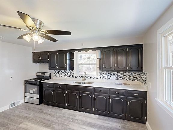 3rd image of 306 E Prospect St