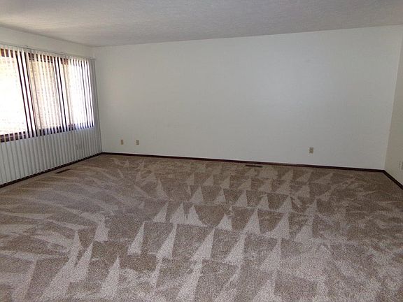 5th image of 1202 Hahn Ct