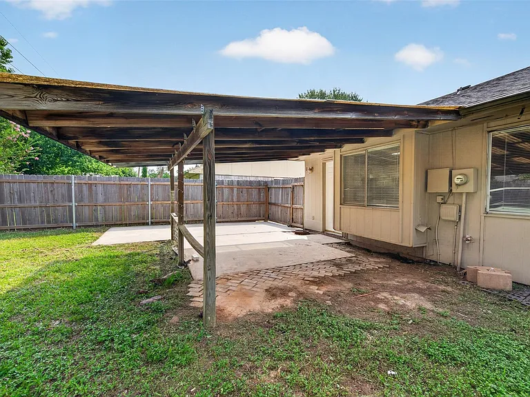 2403 Autumn Springs Ln — Photo 33