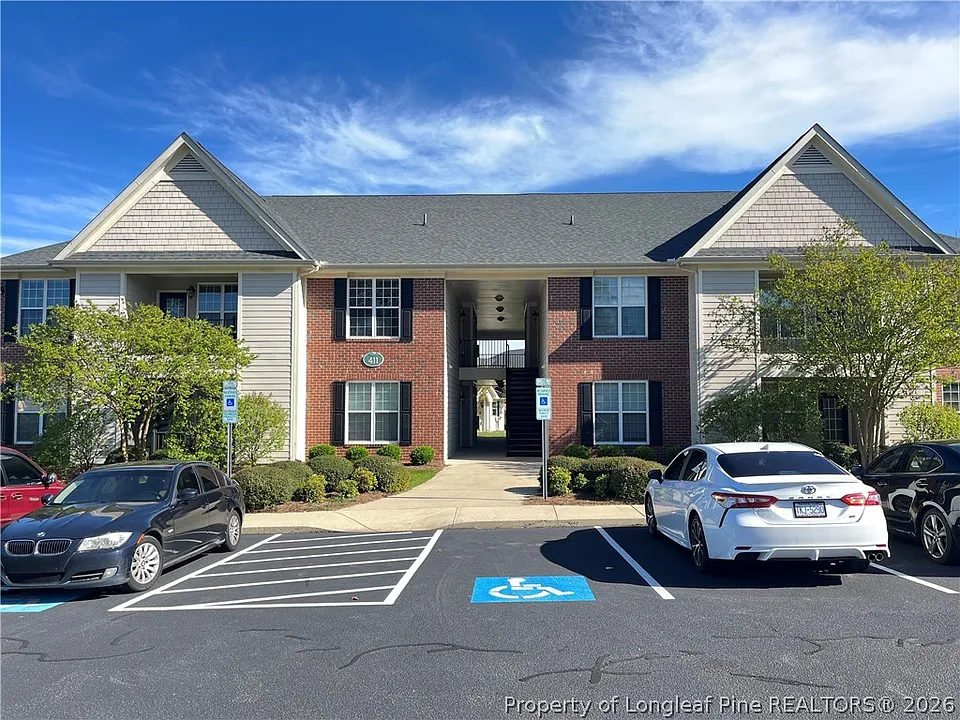 411 Gallery Dr #204