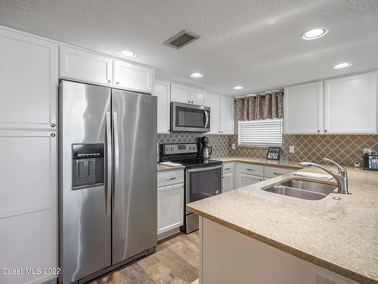 4800 Ocean Beach Blvd #215 — Photo 4