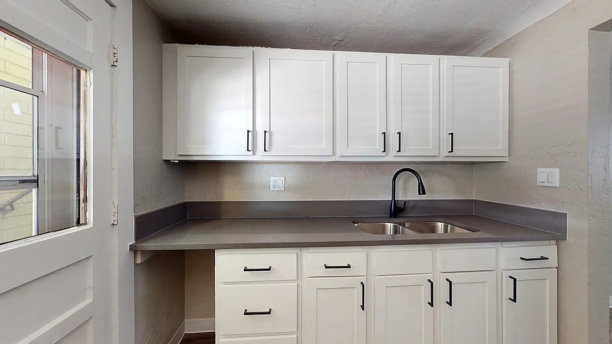 Brittany Manor — Photo 2