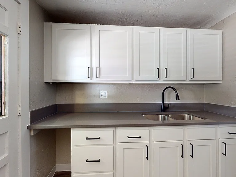 Brittany Manor — Photo 2