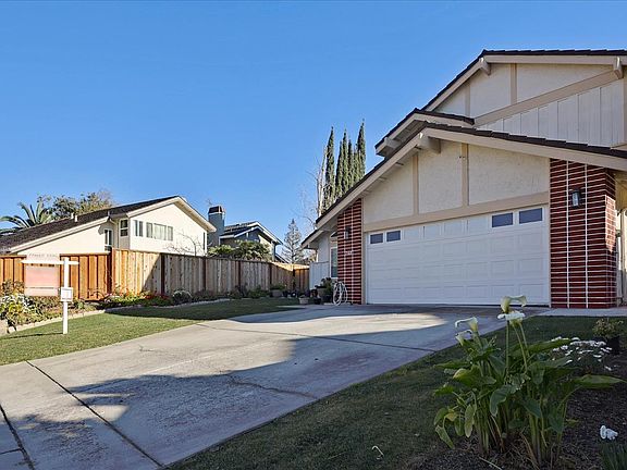 2nd image of 760 Via Baja Dr