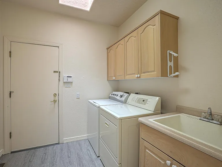 11240 Los Lagos NE — Photo 24