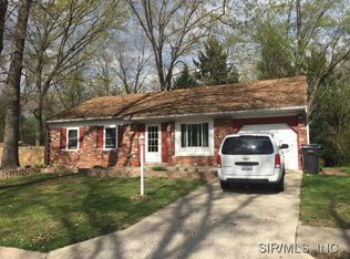 5807 King Arthur Ln, Godfrey, IL 62035