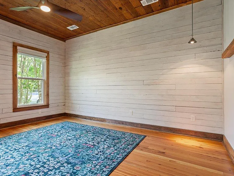 1608 S Church St — Photo 13