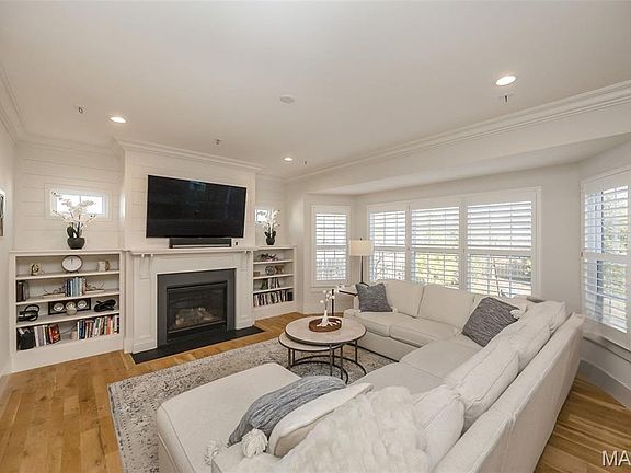 5th image of 906 N Woodlawn Ave