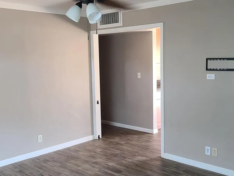 449 E Pierce St — Photo 27