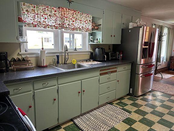 3rd image of 702 Ross St