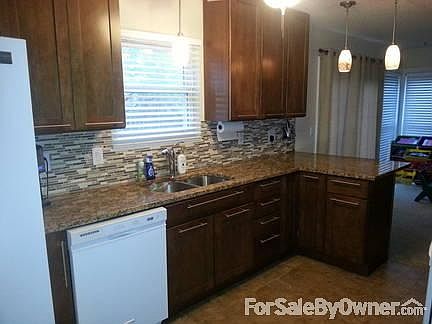 3rd image of 2945 Castlebrook Ave