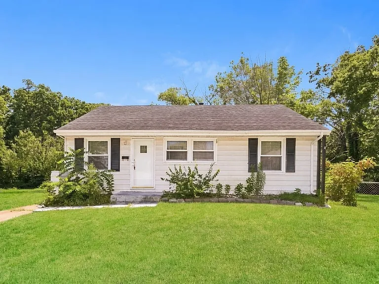 10301 Ross Cir — Photo 3