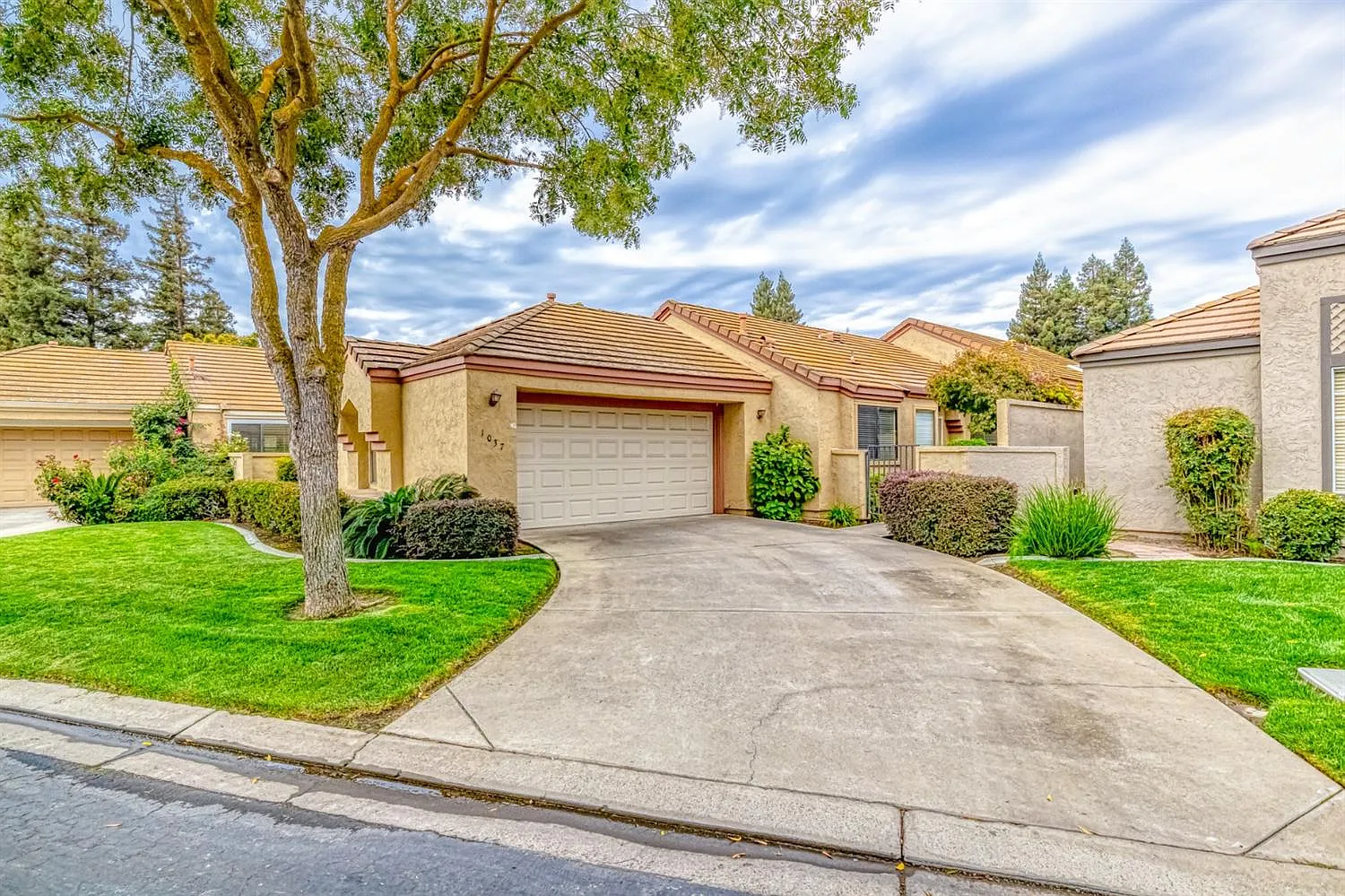 1037 Copper Landing Ct photo 1