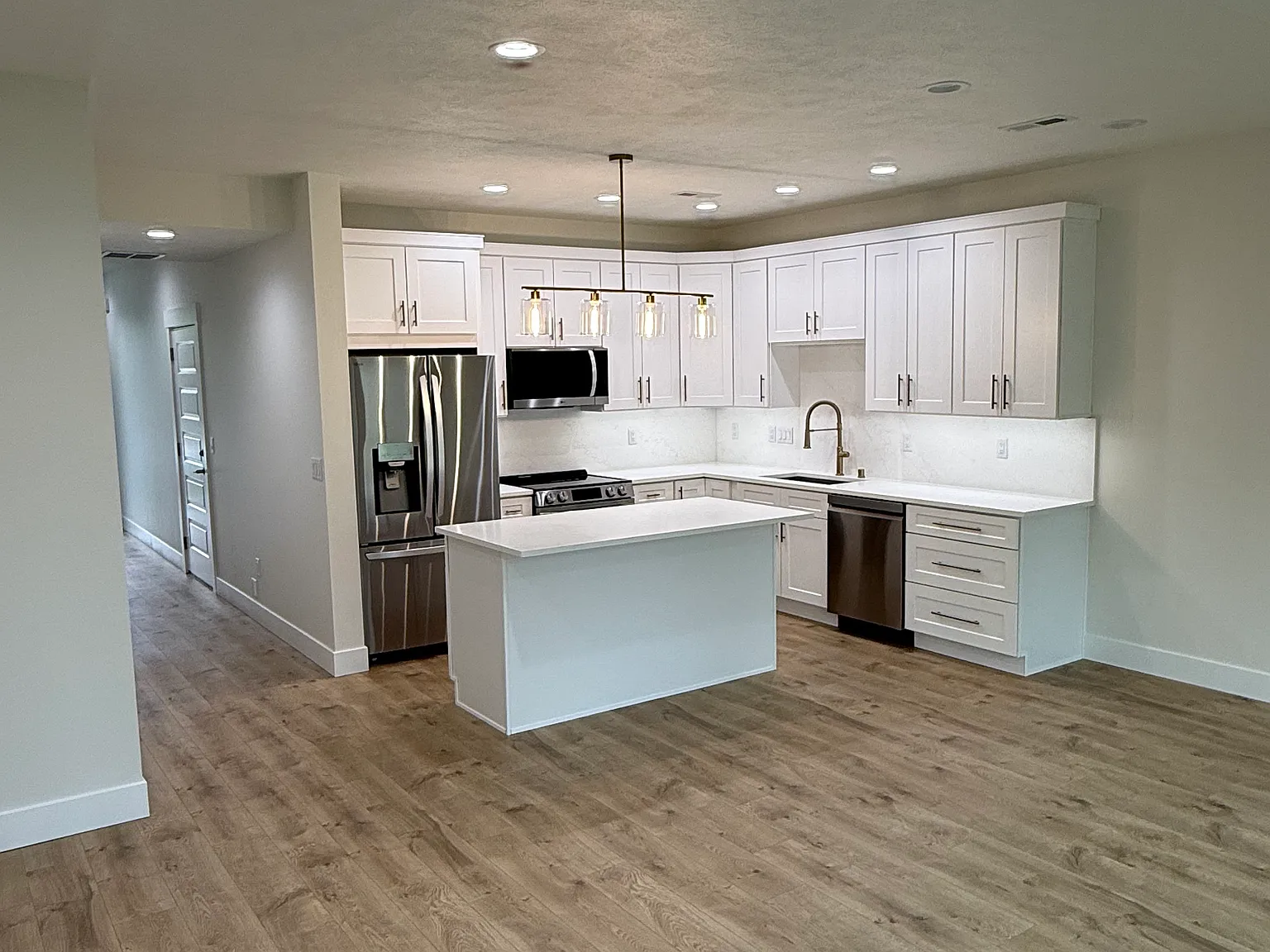 3 bed, 2.5 bath, 1500 sqft, $2,495 — Photo 4