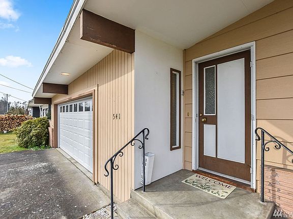 3rd image of 541 Roake Ave SE