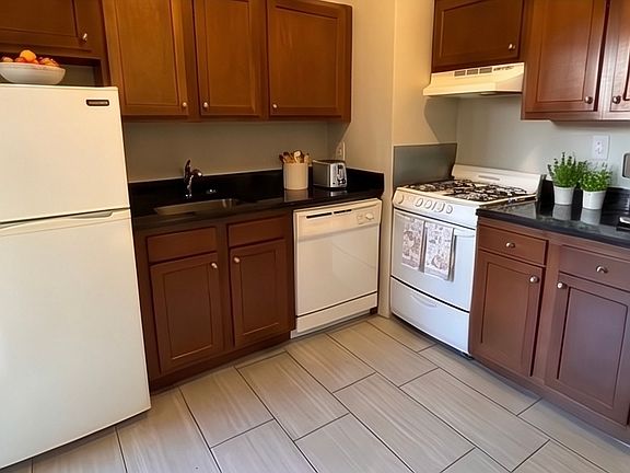 3rd image of 16 Farrington Ave #2