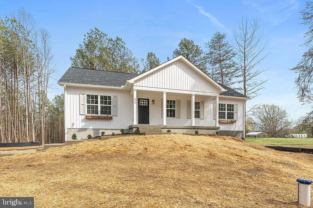 946 Pottiesville Rd photo 1