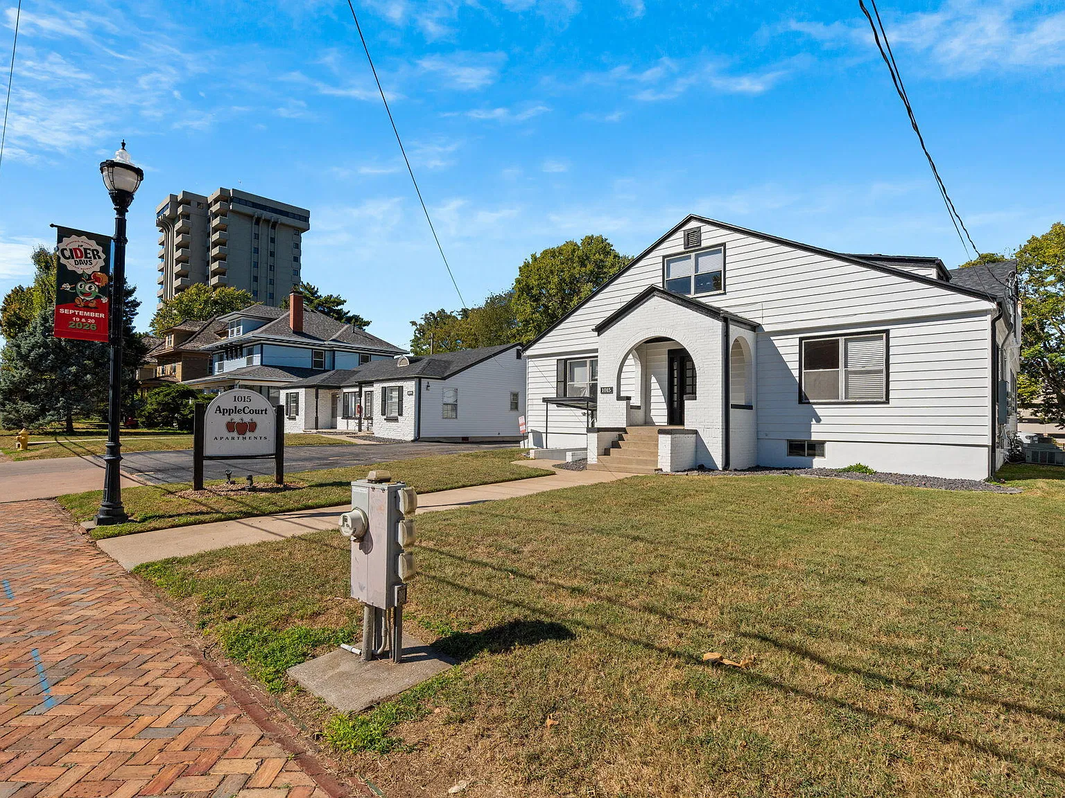 1 bed, 1.0 bath, 500 sqft, $899 — Photo 2